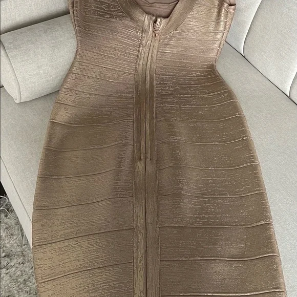 Herve Leger cocktail dress, only wore once and in Excellent condition …💕💕 - Picture 2 of 3